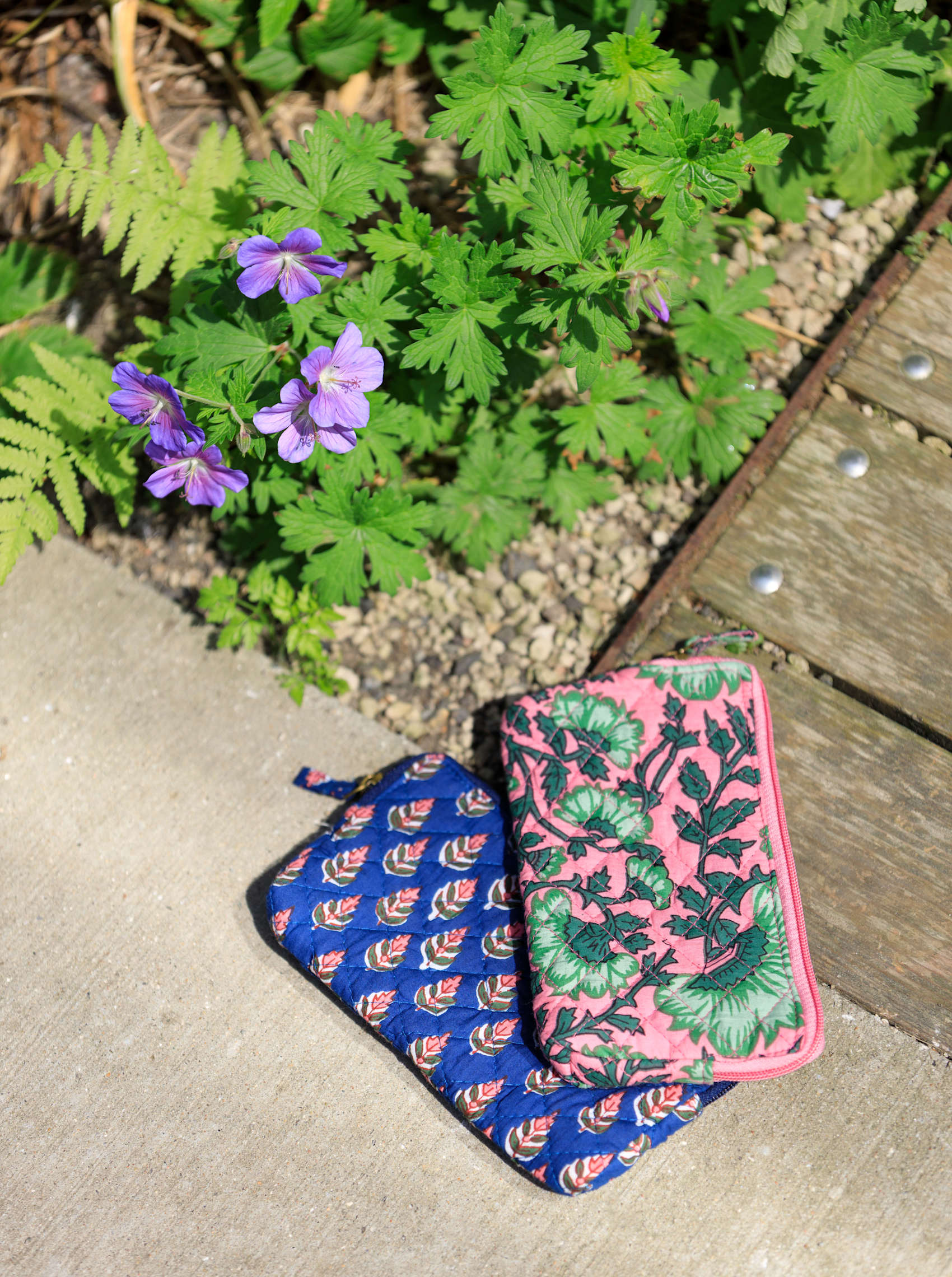 BCFLORA quilted multipurse - Pink Dahlia - Black Colour