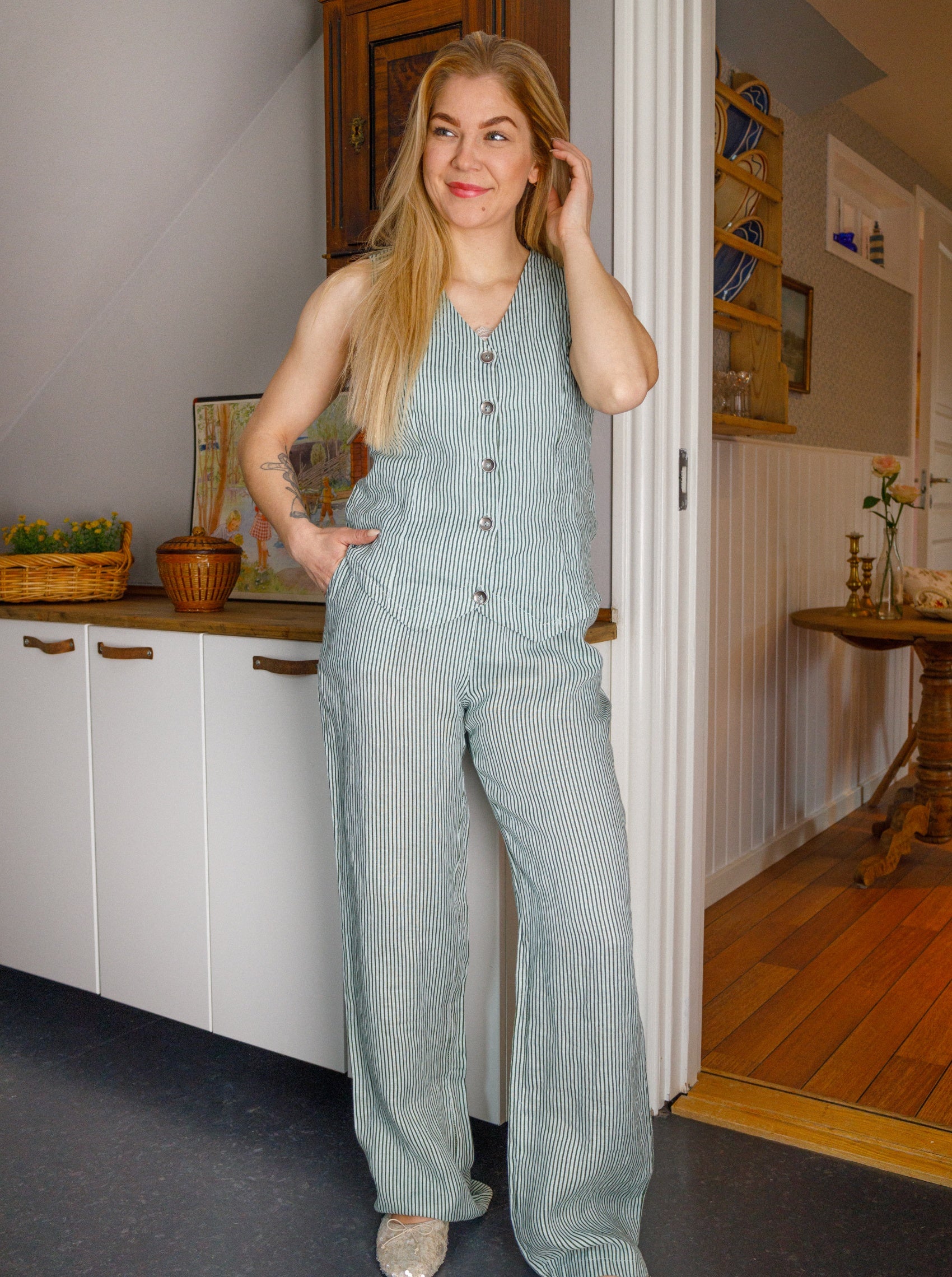 BCMELINA vest - Safari Green - Black Colour