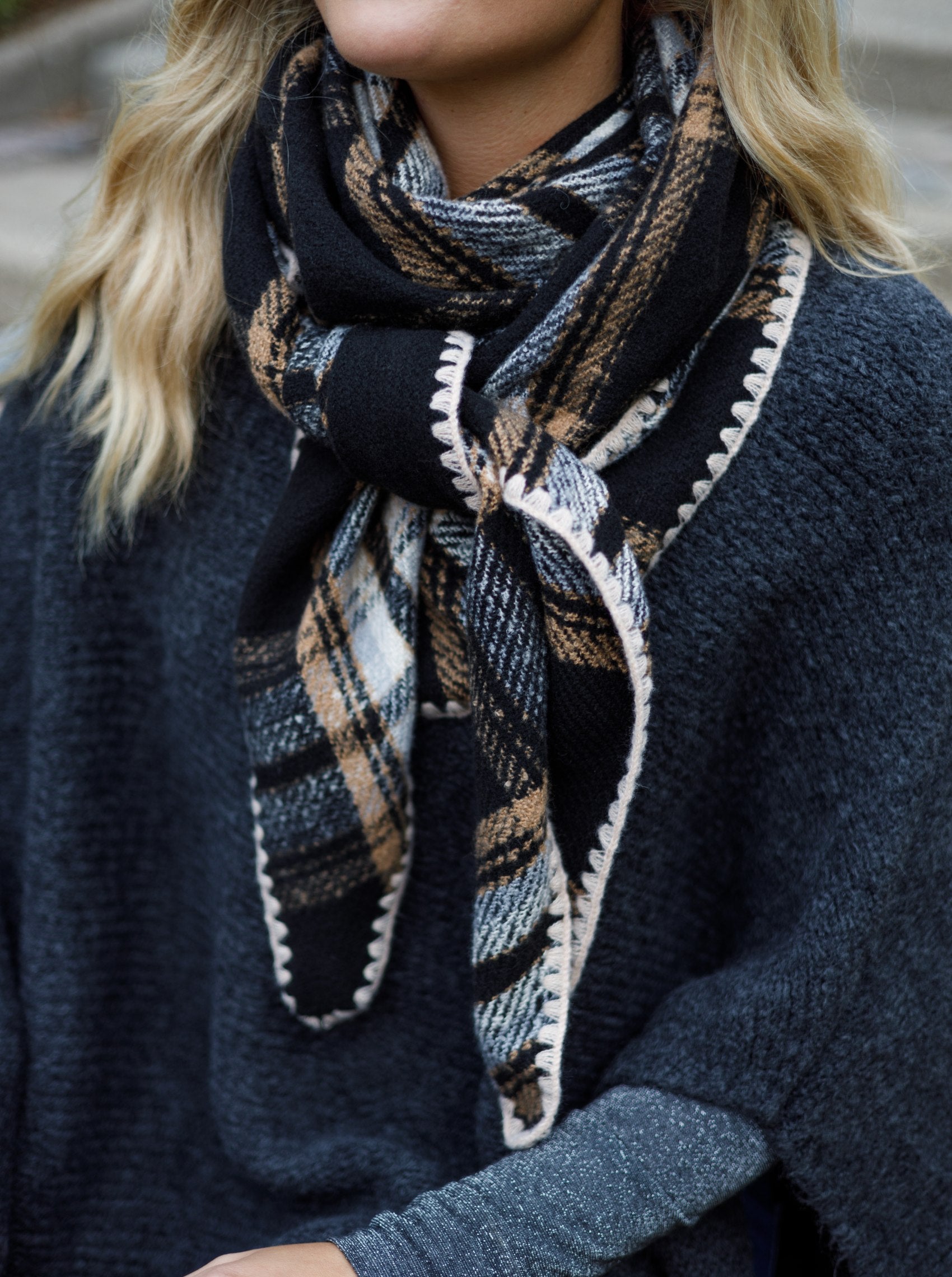 BCLEONI chequered scarf - Black - Black Colour