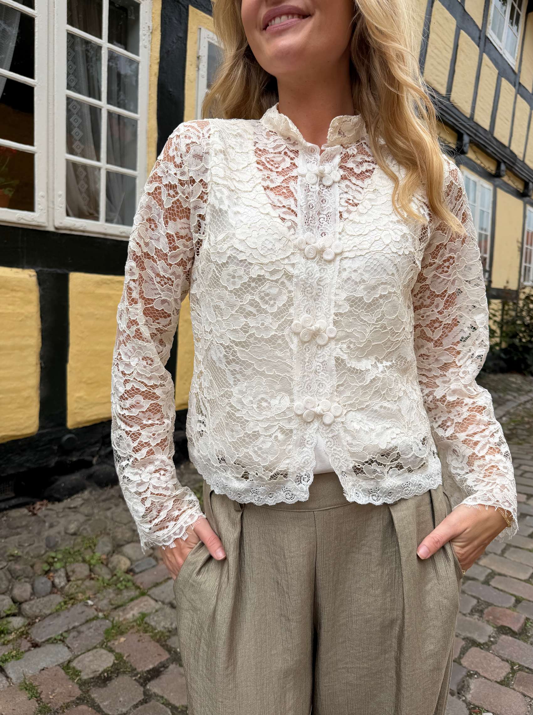 トップス neith. Too Big Ribbon Lace Shirt White BCROSA Napoleon shirt - Off-white – Black Colour