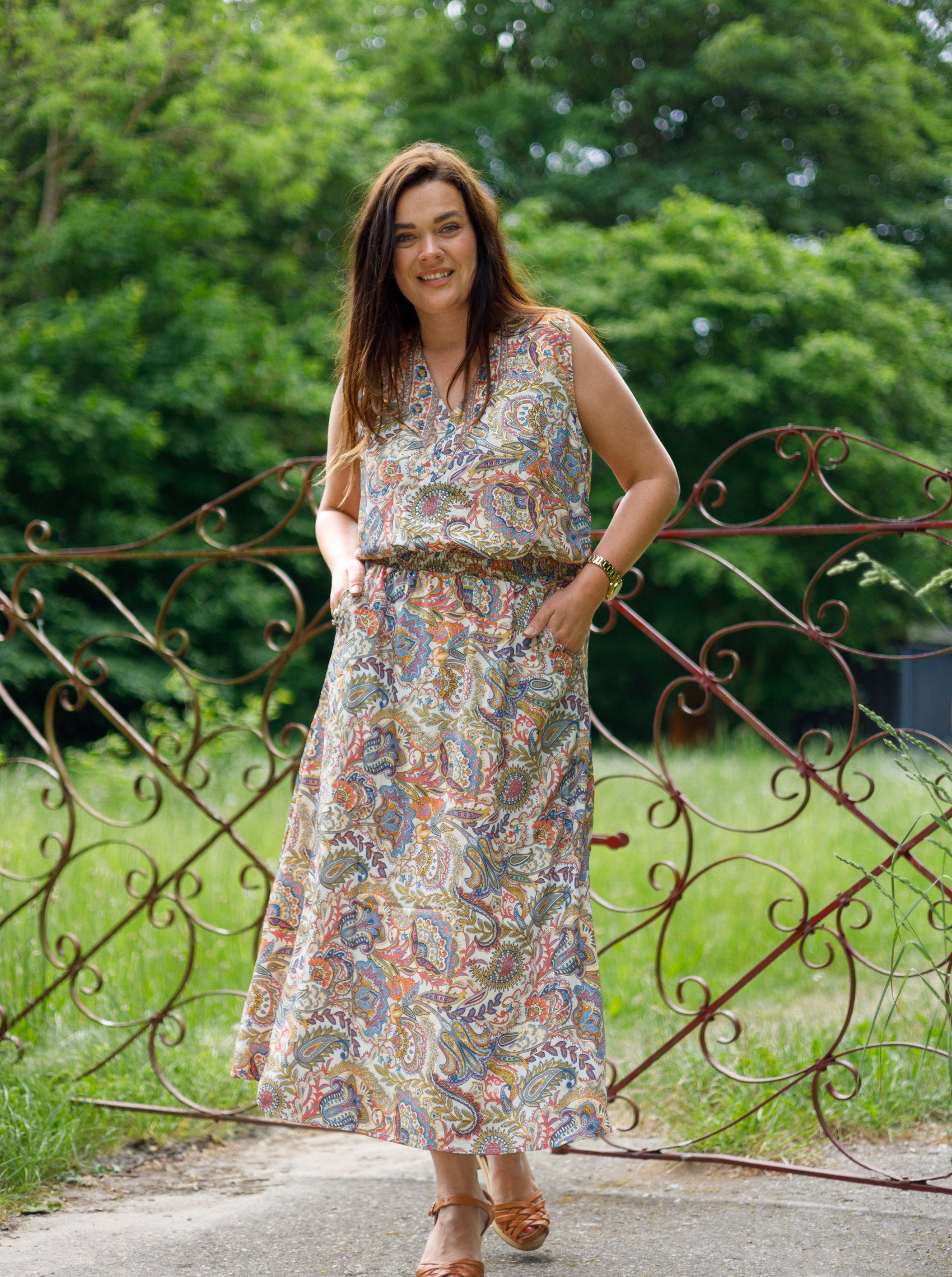 BCLUNA sleeveless dress - Summer Garden - Black Colour
